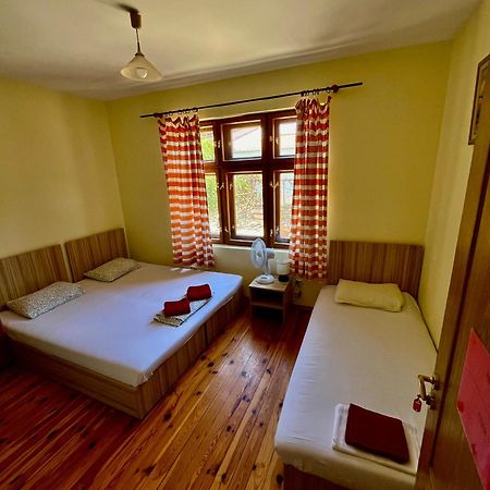 Hostel Mostel Veliko Tărnovo Exteriör bild