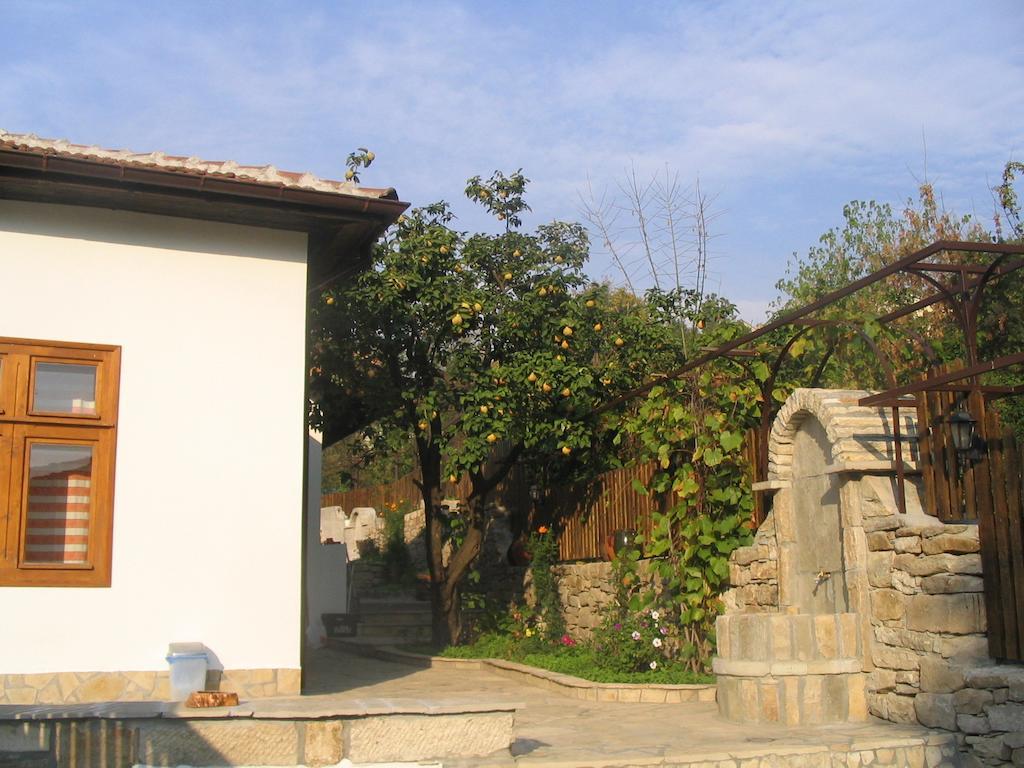 Hostel Mostel Veliko Tărnovo Exteriör bild