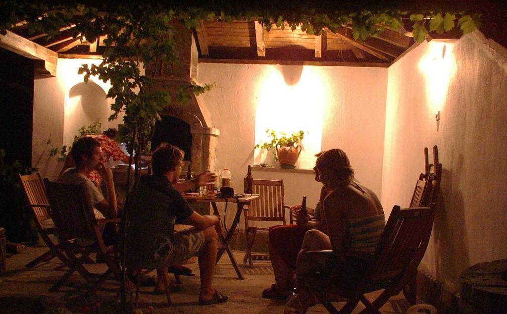 Hostel Mostel Veliko Tărnovo Exteriör bild