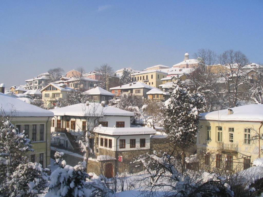 Hostel Mostel Veliko Tărnovo Exteriör bild