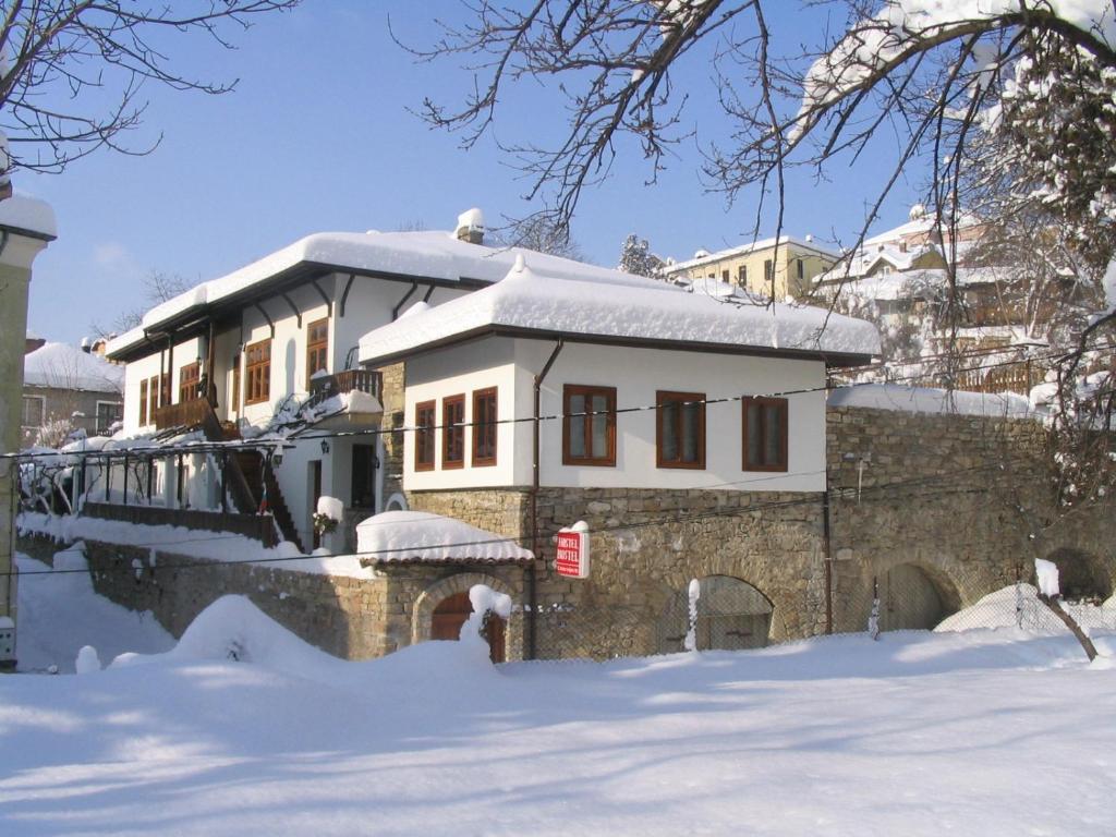 Hostel Mostel Veliko Tărnovo Exteriör bild