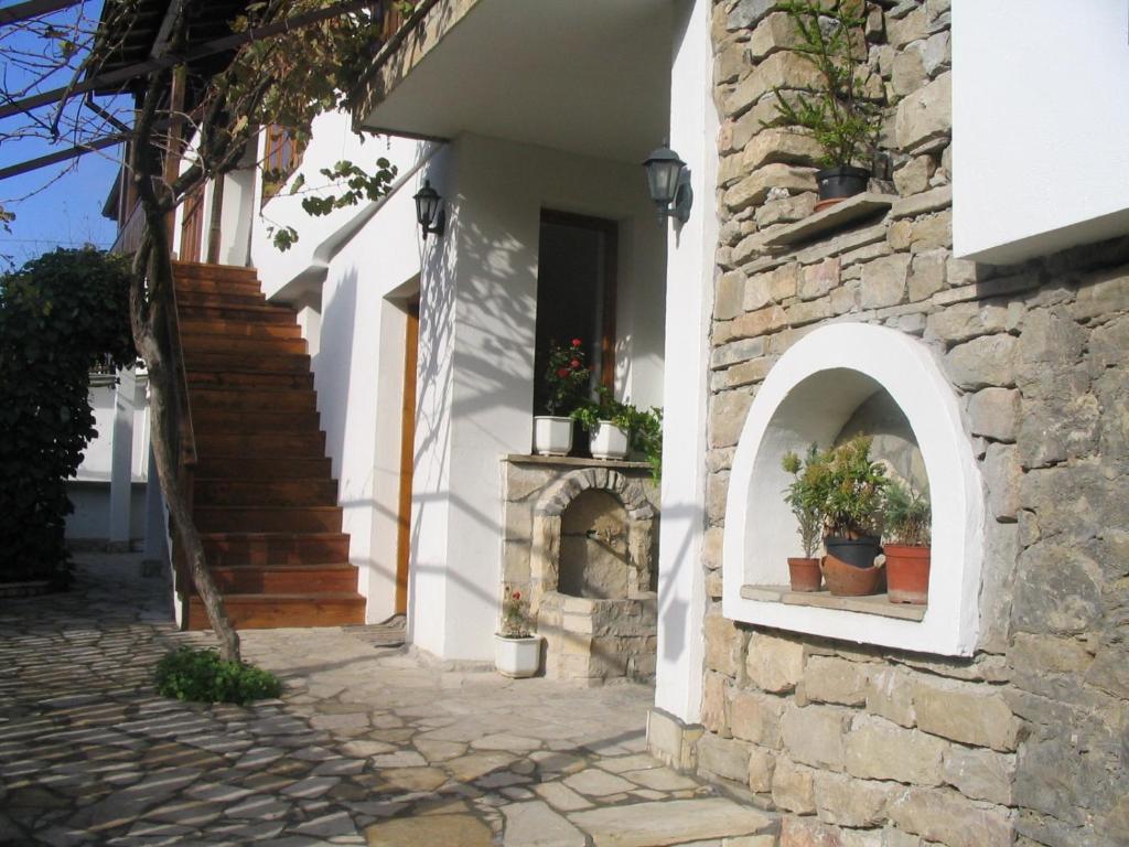 Hostel Mostel Veliko Tărnovo Exteriör bild